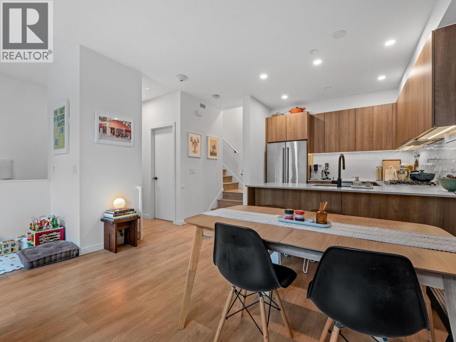 27 533 E 3rd Street, North Vancouver, British Columbia  V7L 1G4 - Photo 2 - R3091908