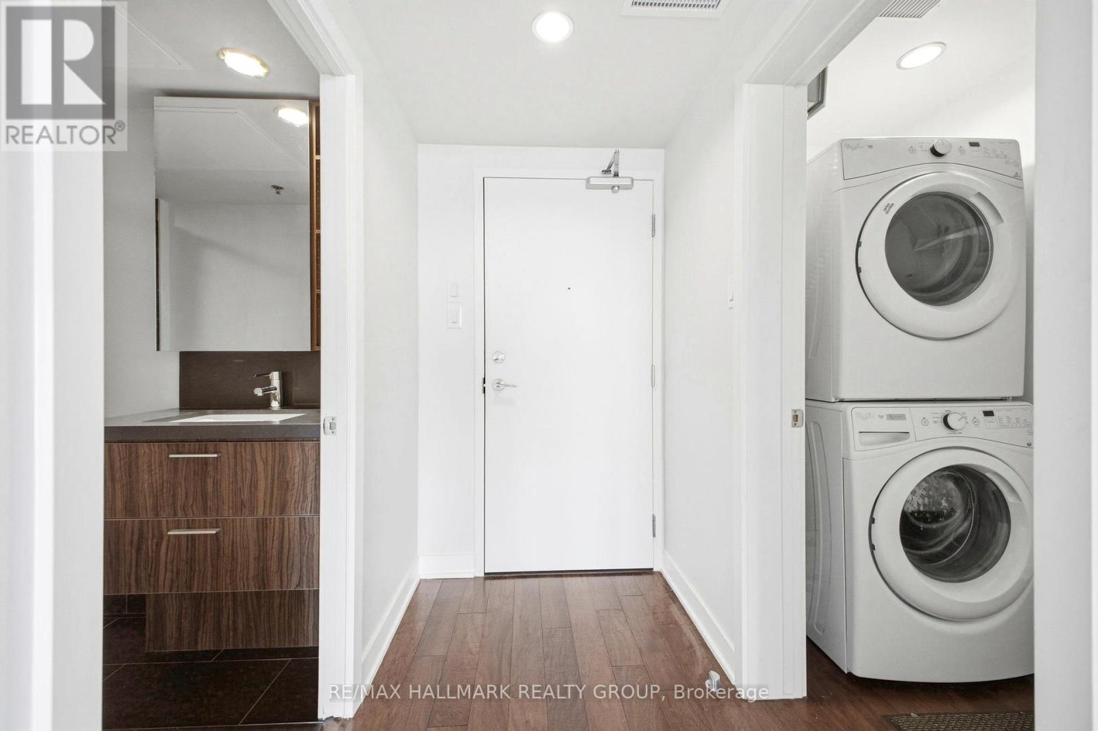 548 - 340 Mcleod Street, Ottawa, Ontario  K2P 1A4 - Photo 4 - X12845442