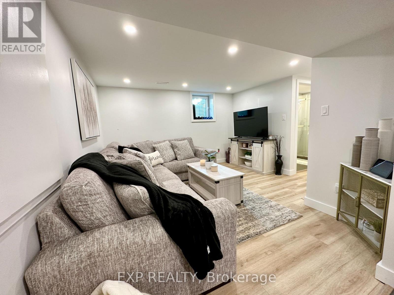 B - 44 Sherry Lane, Ottawa, Ontario  K2G 3L8 - Photo 9 - X12845494