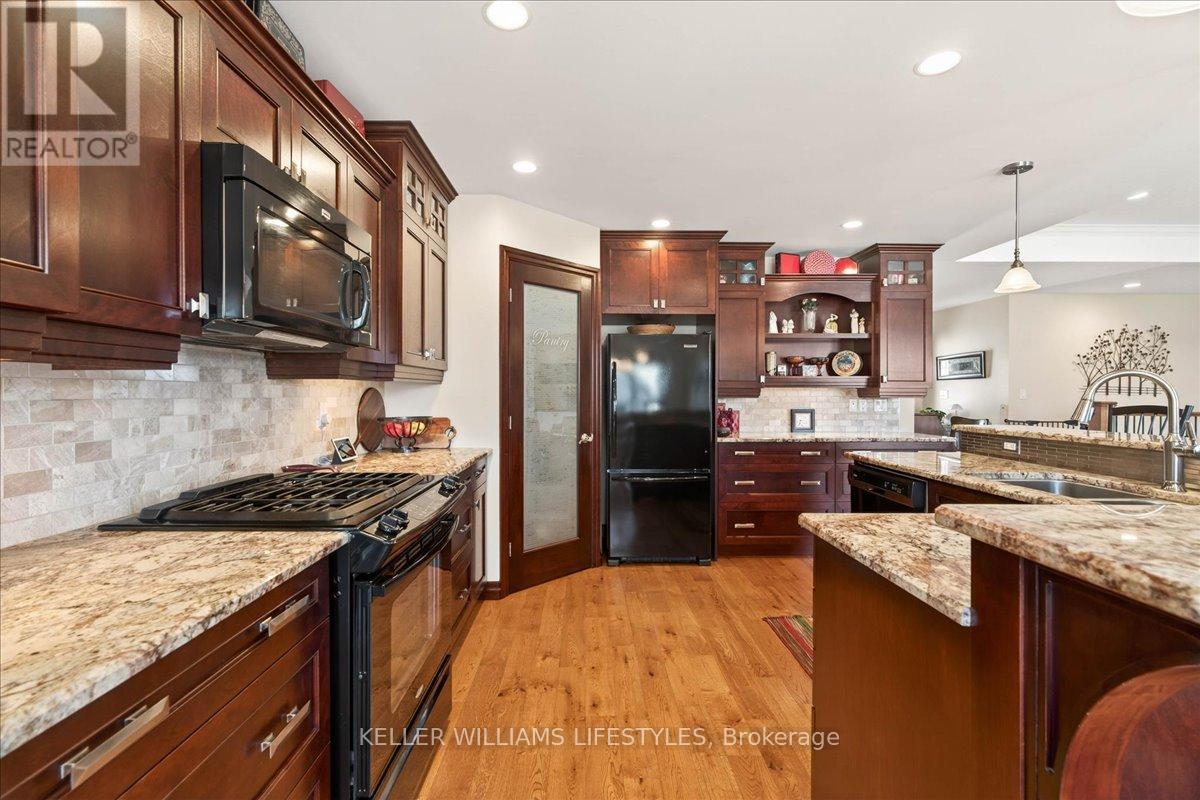 12 Mckinlay Avenue, Lambton Shores, Ontario  N0N 1J0 - Photo 11 - X12845392