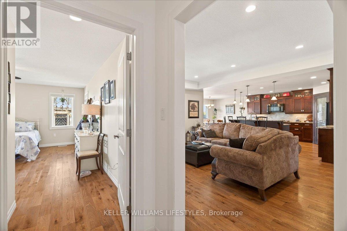 12 Mckinlay Avenue, Lambton Shores, Ontario  N0N 1J0 - Photo 15 - X12845392