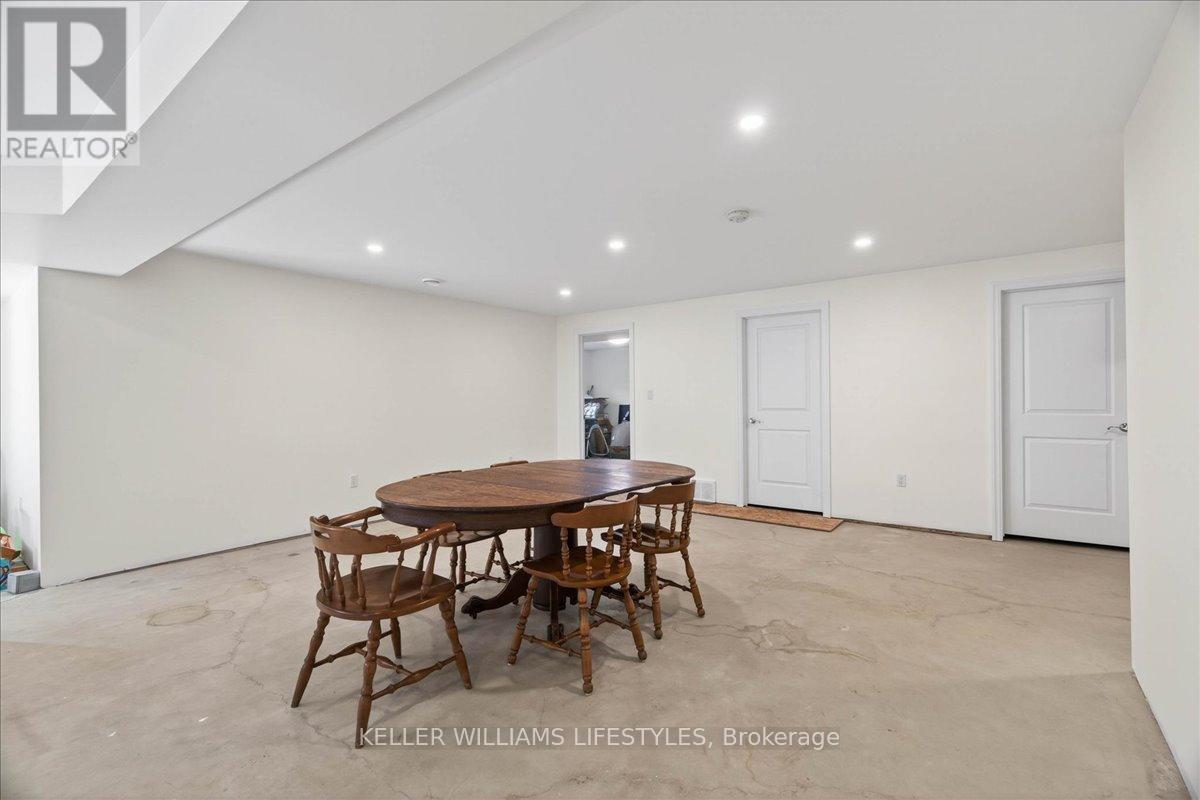 12 Mckinlay Avenue, Lambton Shores, Ontario  N0N 1J0 - Photo 25 - X12845392