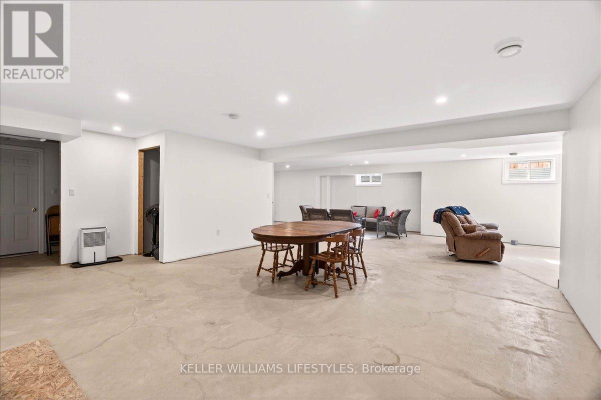 12 Mckinlay Avenue, Lambton Shores, Ontario  N0N 1J0 - Photo 28 - X12845392