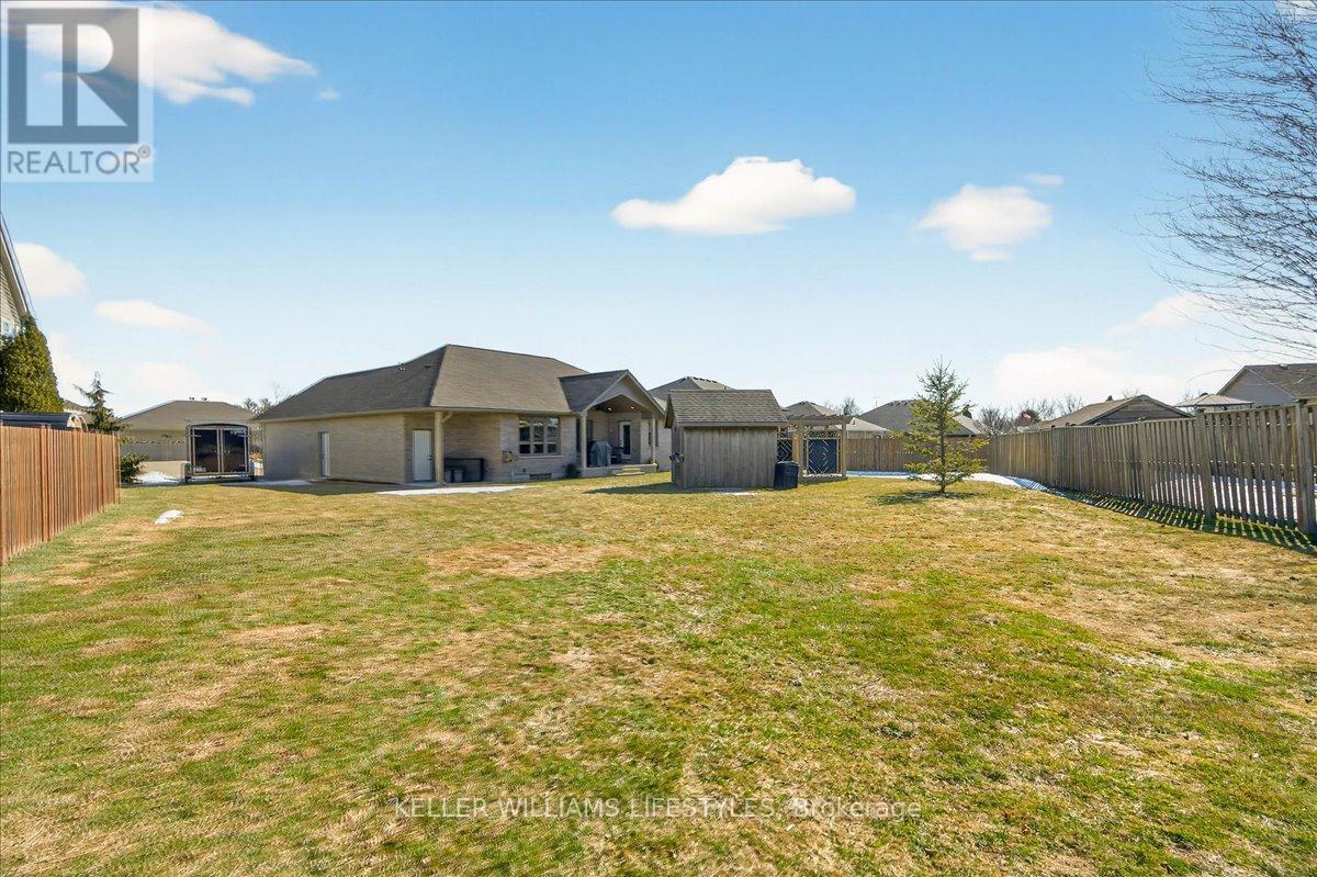 12 Mckinlay Avenue, Lambton Shores, Ontario  N0N 1J0 - Photo 33 - X12845392