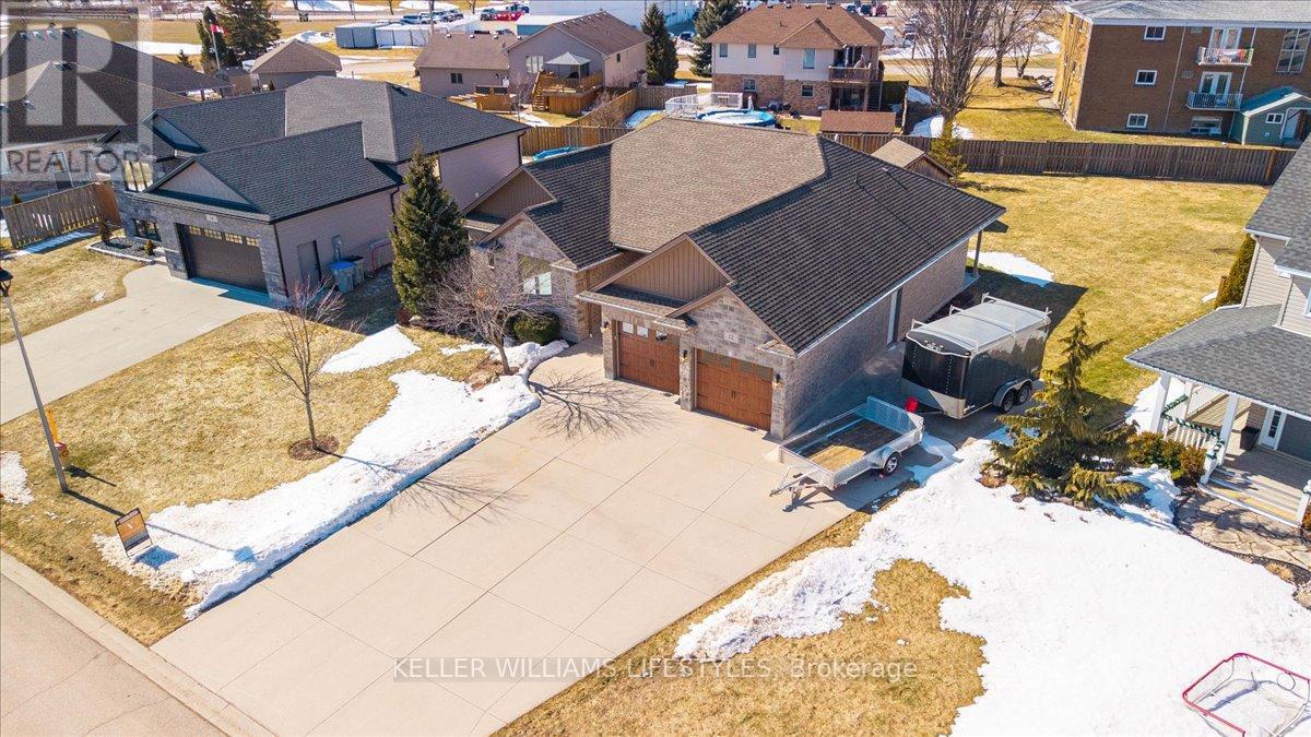 12 Mckinlay Avenue, Lambton Shores, Ontario  N0N 1J0 - Photo 41 - X12845392