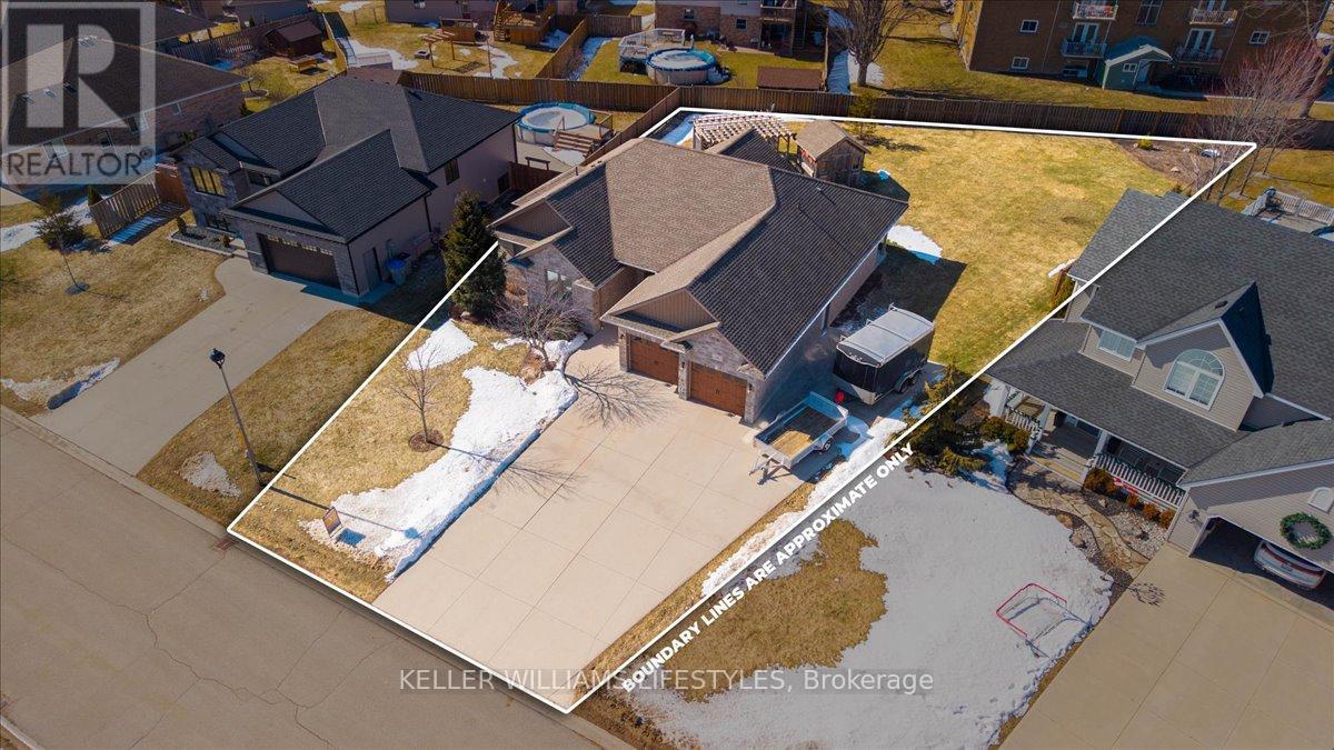 12 Mckinlay Avenue, Lambton Shores, Ontario  N0N 1J0 - Photo 42 - X12845392