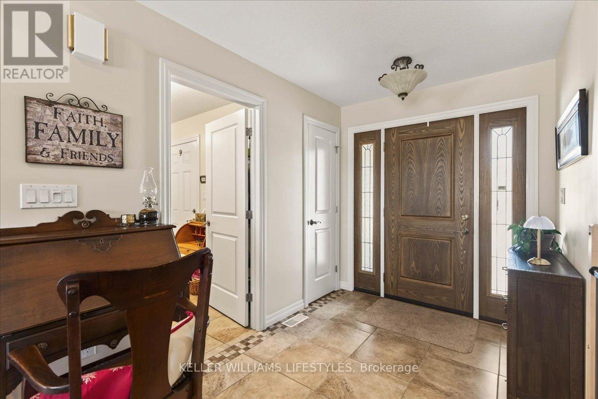 12 Mckinlay Avenue, Lambton Shores, Ontario  N0N 1J0 - Photo 5 - X12845392