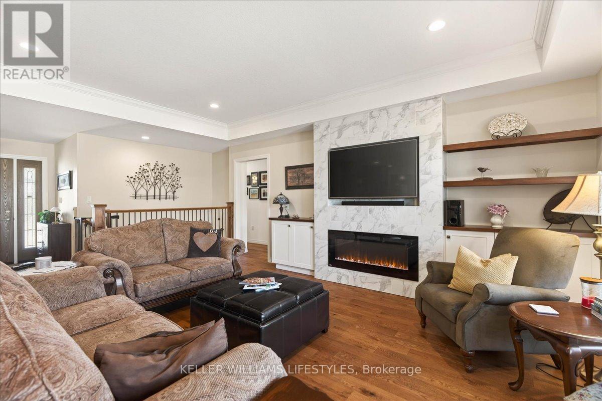 12 Mckinlay Avenue, Lambton Shores, Ontario  N0N 1J0 - Photo 9 - X12845392