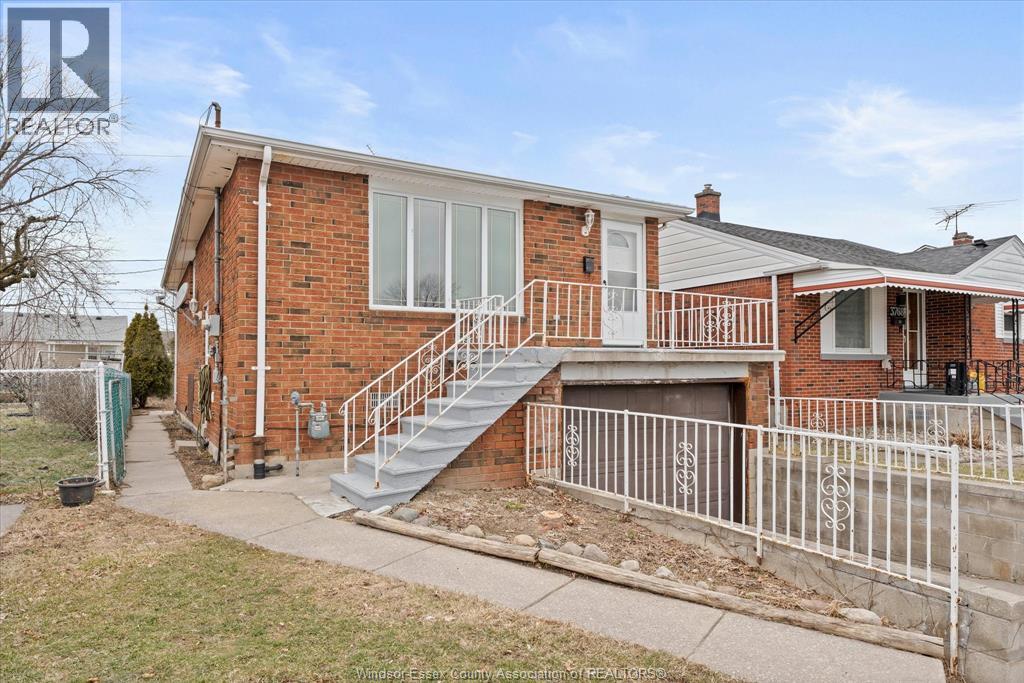 3774 Myrtle, Windsor, Ontario N9C 2C8 - Photo 1 - 26004513