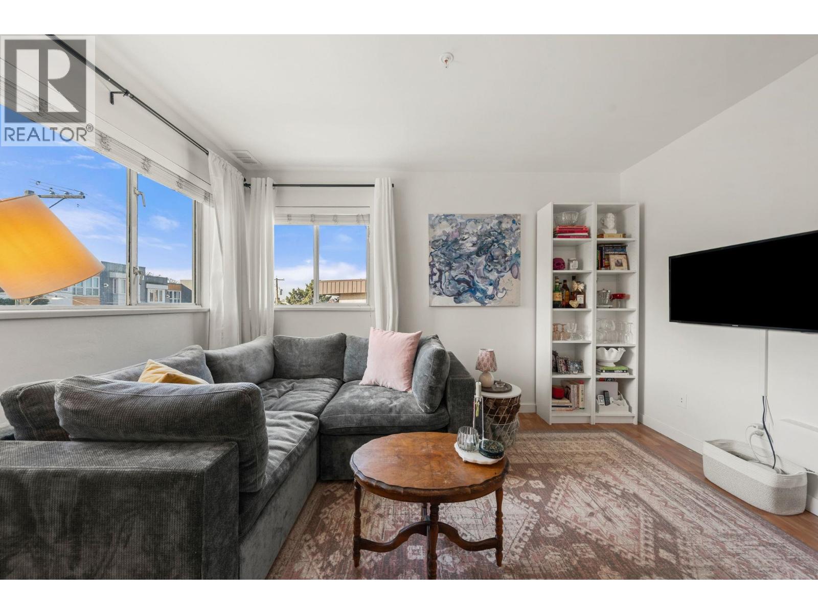 305 33 N TEMPLETON DRIVE, Vancouver, British Columbia