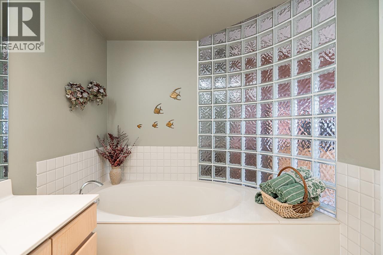 1904 612 Fifth Avenue, New Westminster, British Columbia  V3M 1X5 - Photo 25 - R3096050