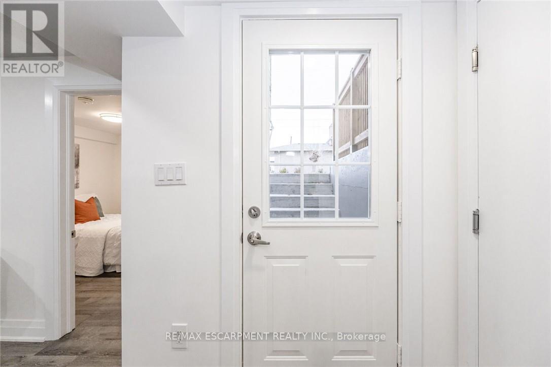 B - 476 Ferguson Avenue N, Hamilton, Ontario  L8L 4Z2 - Photo 2 - X12807756