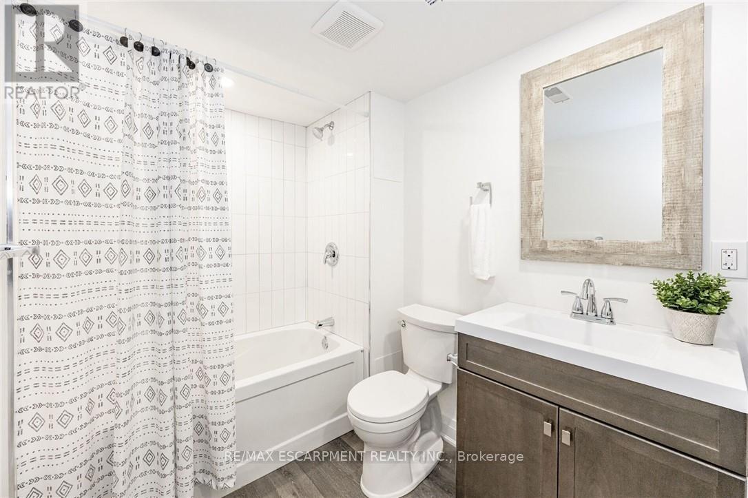 B - 476 Ferguson Avenue N, Hamilton, Ontario  L8L 4Z2 - Photo 8 - X12807756