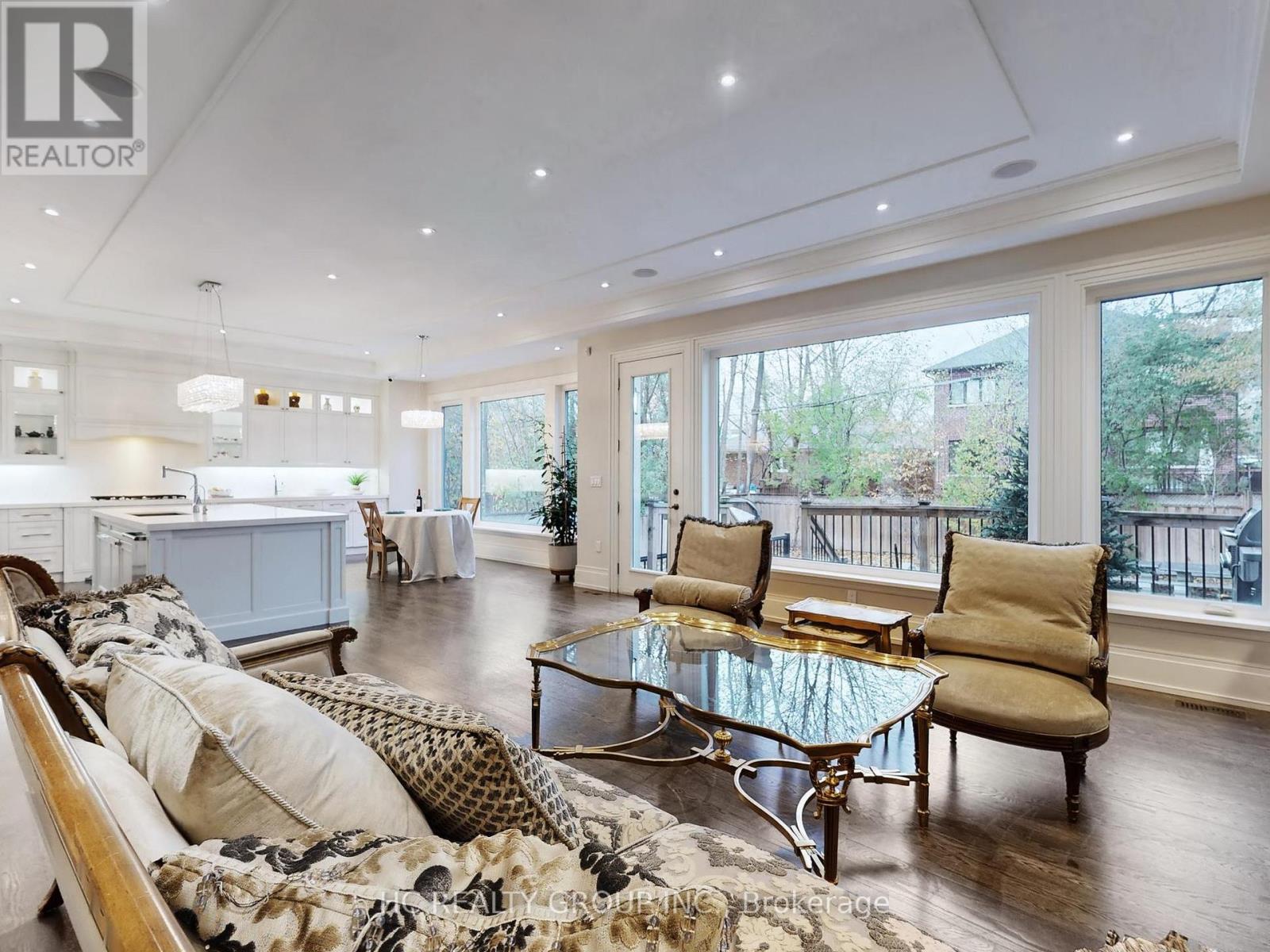 256 Park Home Avenue, Toronto, Ontario  M2R 1A3 - Photo 10 - C12845502