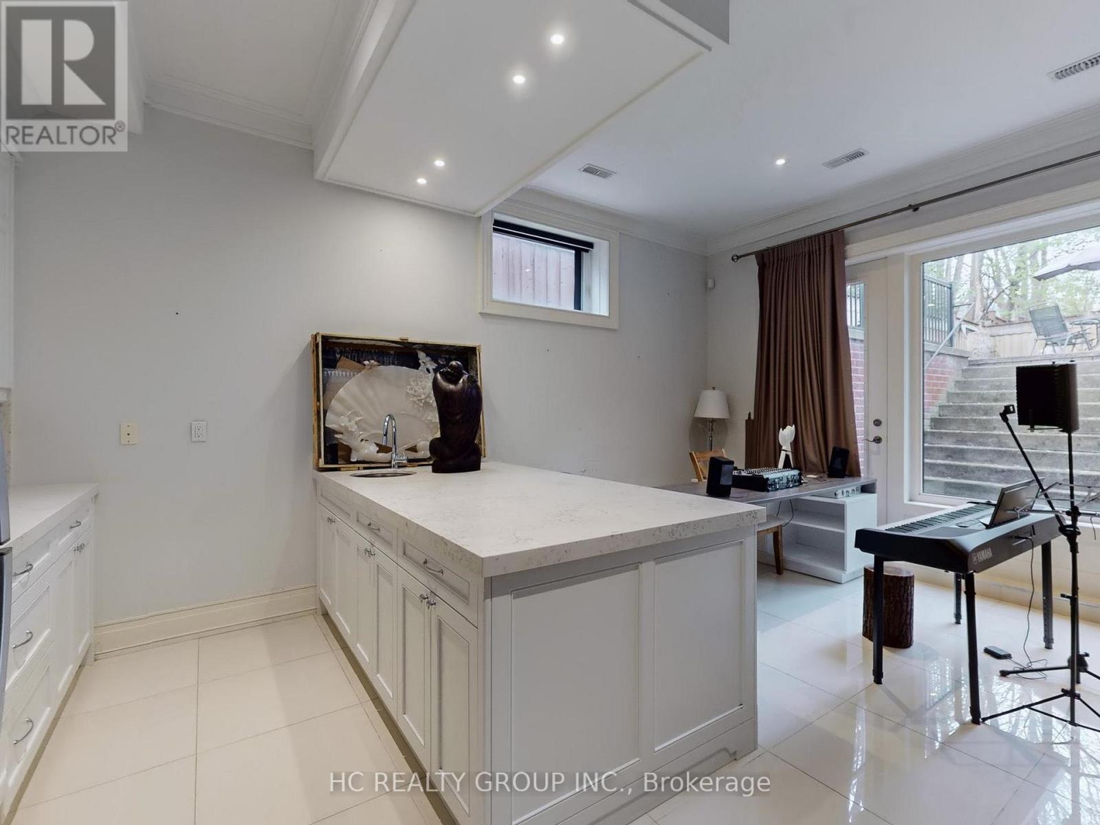 256 Park Home Avenue, Toronto, Ontario  M2R 1A3 - Photo 35 - C12845502