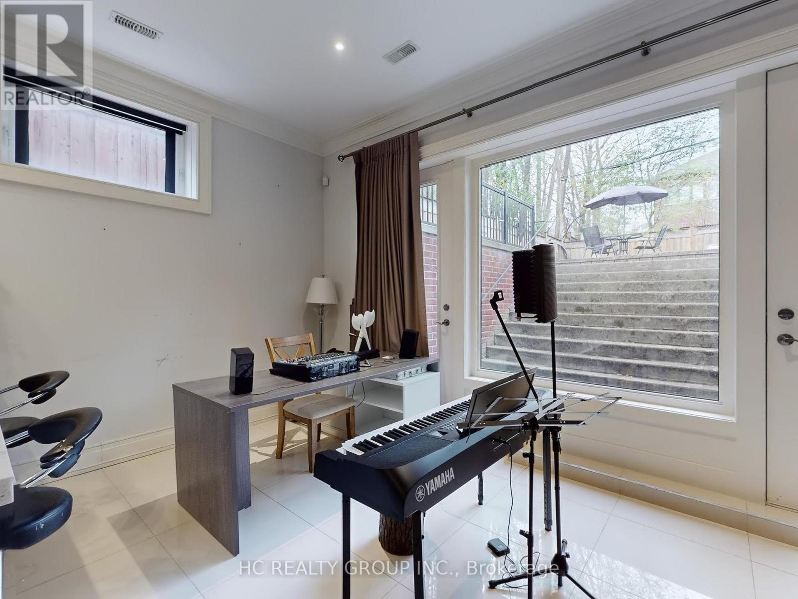 256 Park Home Avenue, Toronto, Ontario  M2R 1A3 - Photo 36 - C12845502