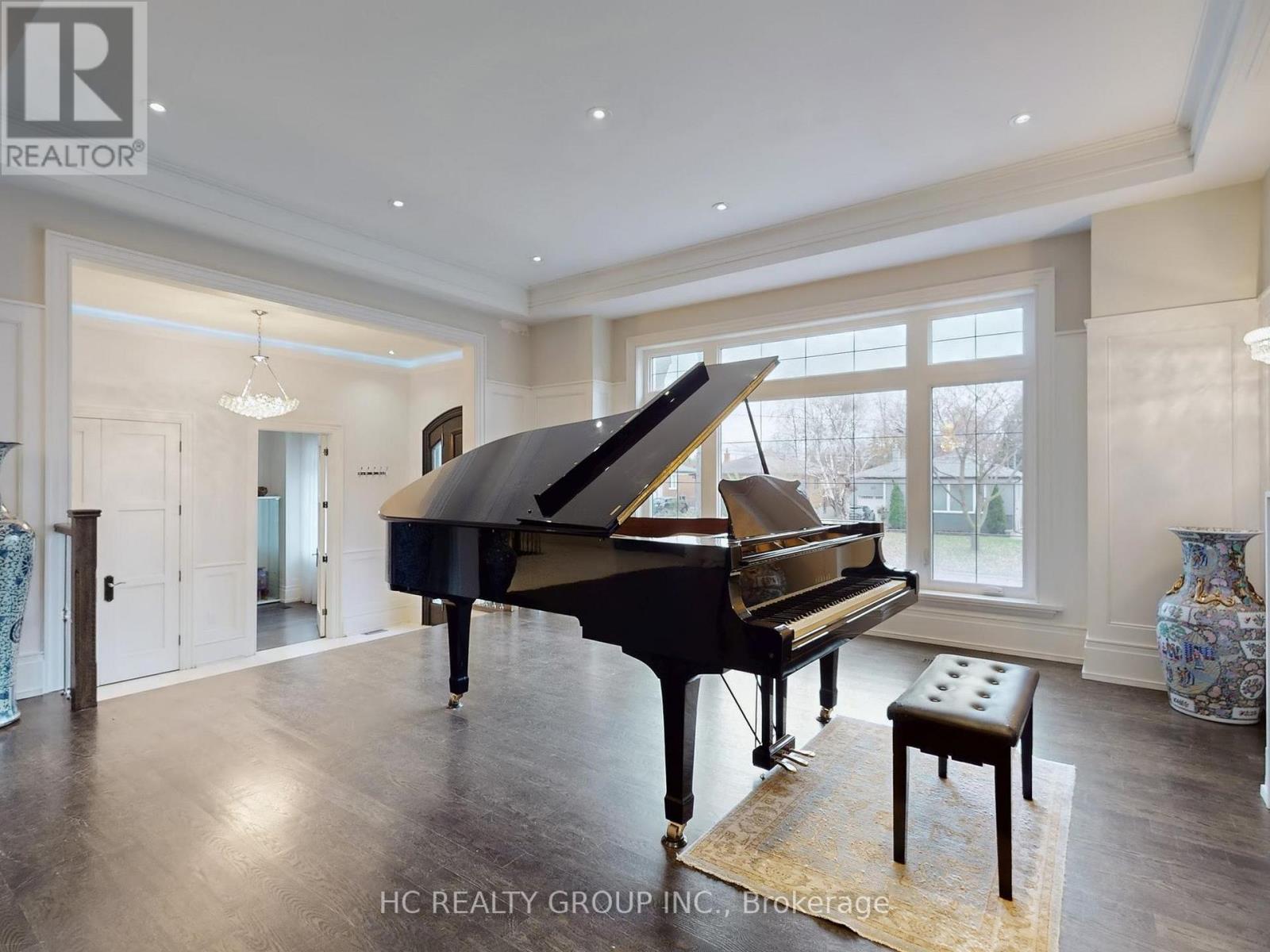 256 Park Home Avenue, Toronto, Ontario  M2R 1A3 - Photo 4 - C12845502