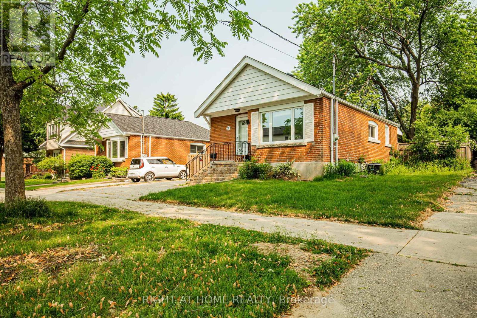 32 Florens Avenue, Toronto, Ontario  M1L 1R6 - Photo 3 - E12845428