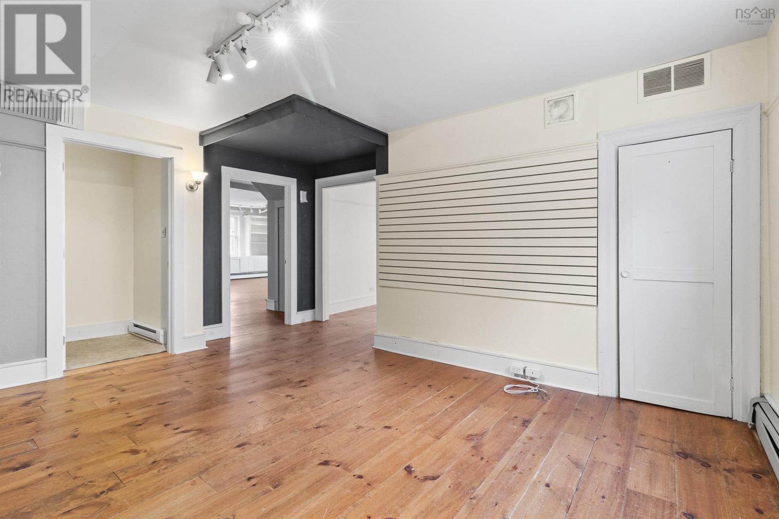 662 Main Street, Mahone Bay, Nova Scotia  B0J 2E0 - Photo 11 - 202523963