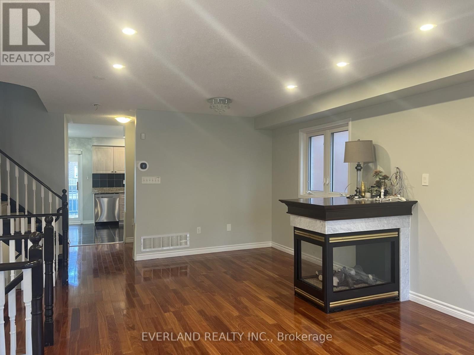 15 Orchid Road, Markham, Ontario  L3T 7T7 - Photo 4 - N12845386