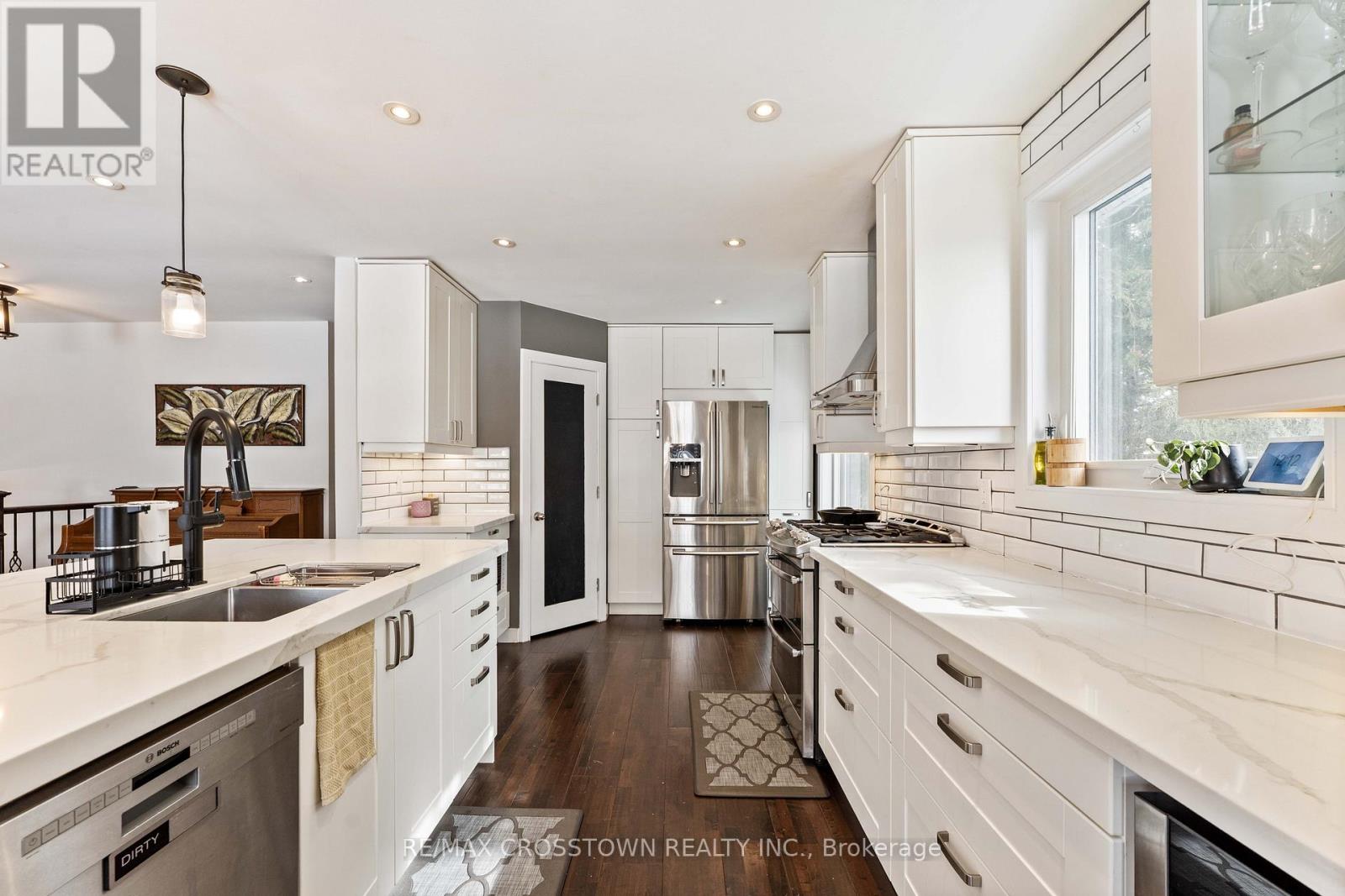 229 Thornton Avenue, Essa (Thornton), Ontario  L0L 2N0 - Photo 10 - N12845482