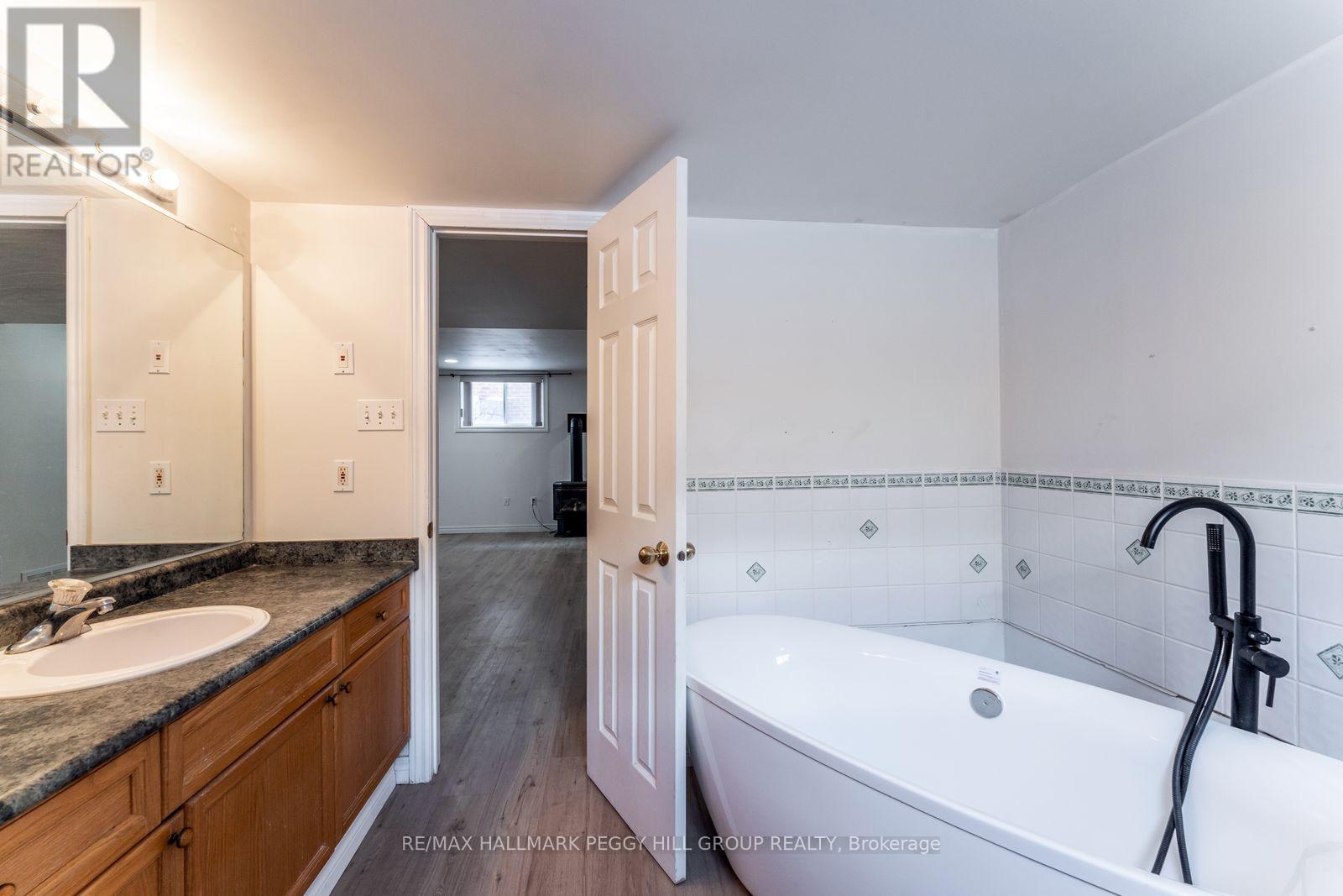 Lower - 12 Quinlan Road, Barrie, Ontario  L4M 7A9 - Photo 7 - S12845450