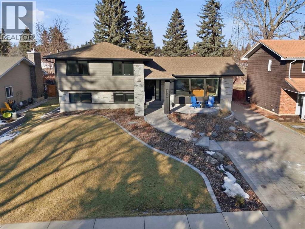 6725 Livingstone Drive Sw, Calgary, Alberta  T3E 6J2 - Photo 2 - A2286743