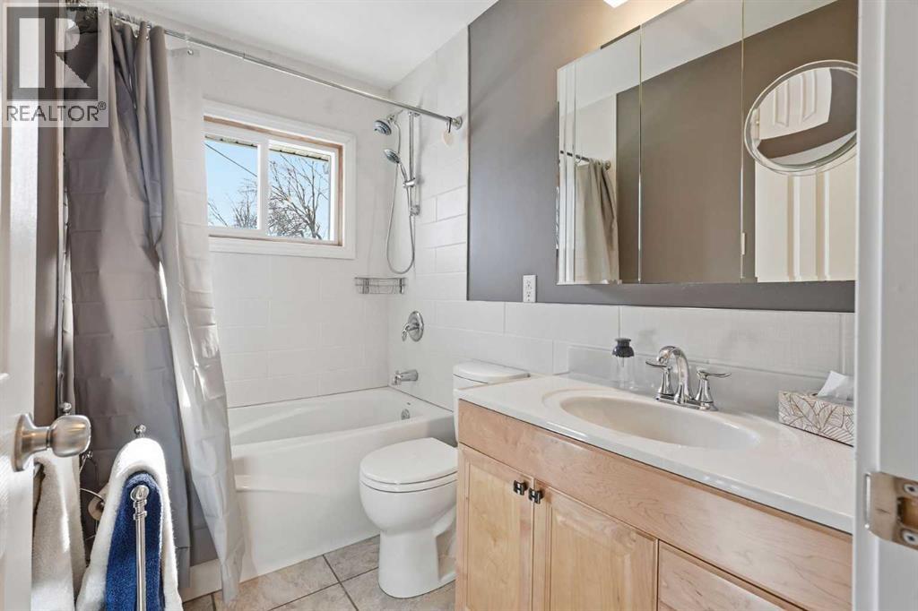 1 Thorncliffe Crescent Nw, Calgary, Alberta  T2K 3A9 - Photo 17 - A2290536