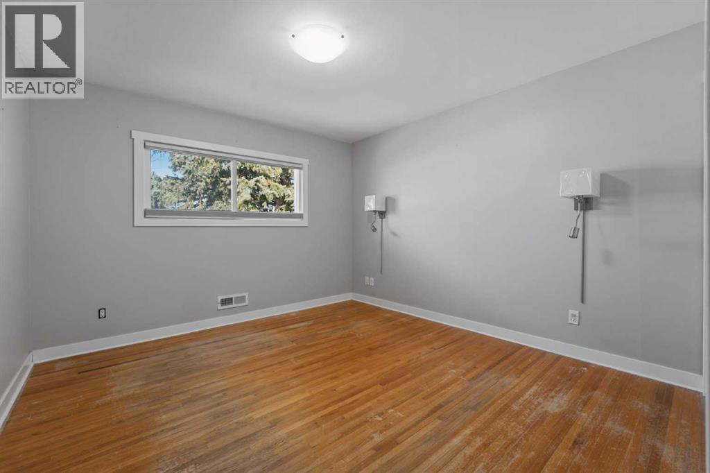 1 Thorncliffe Crescent Nw, Calgary, Alberta  T2K 3A9 - Photo 8 - A2290536