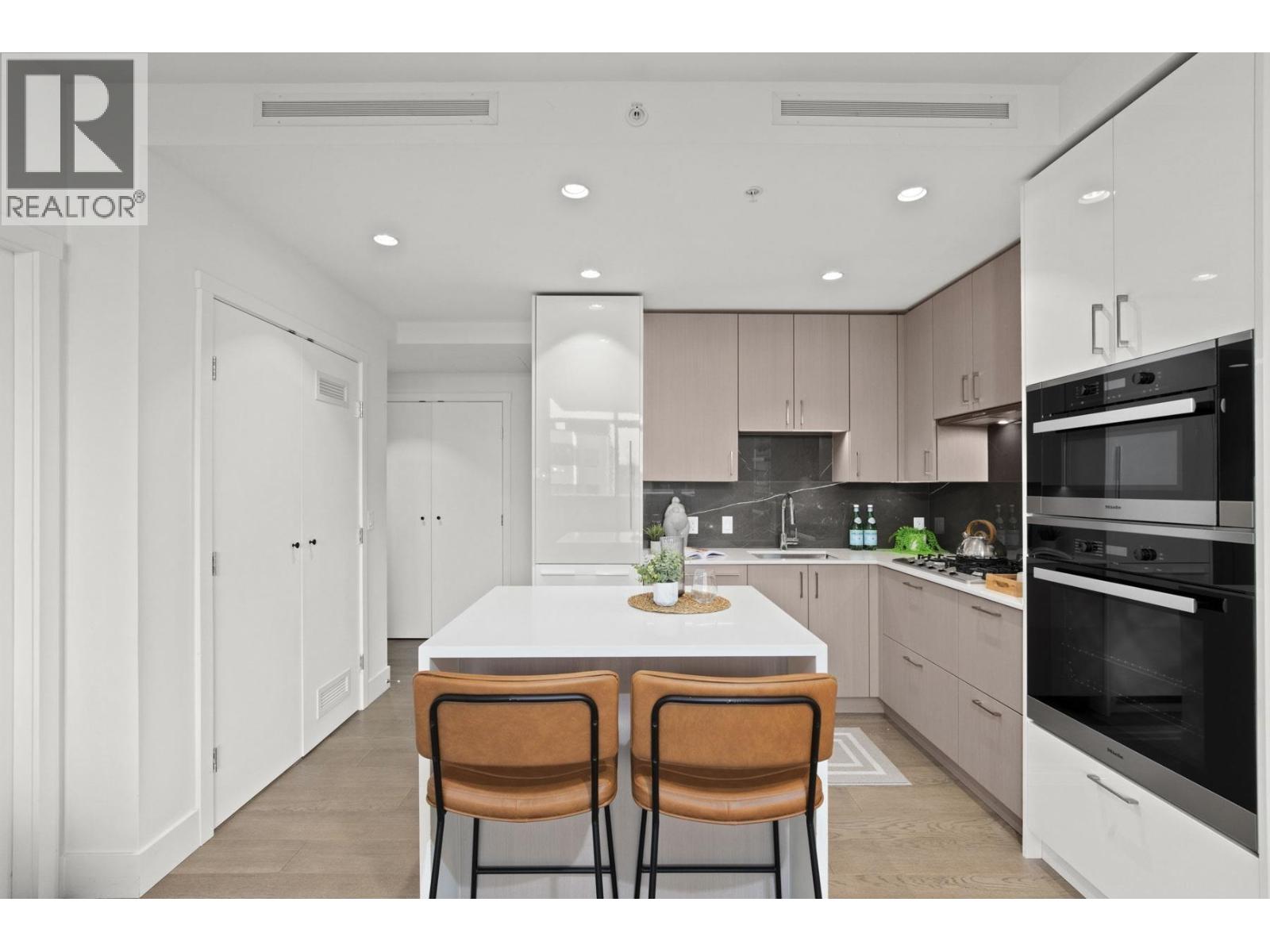 201 1675 Lions Gate Lane, North Vancouver, British Columbia  V7P 3B4 - Photo 5 - R3095979