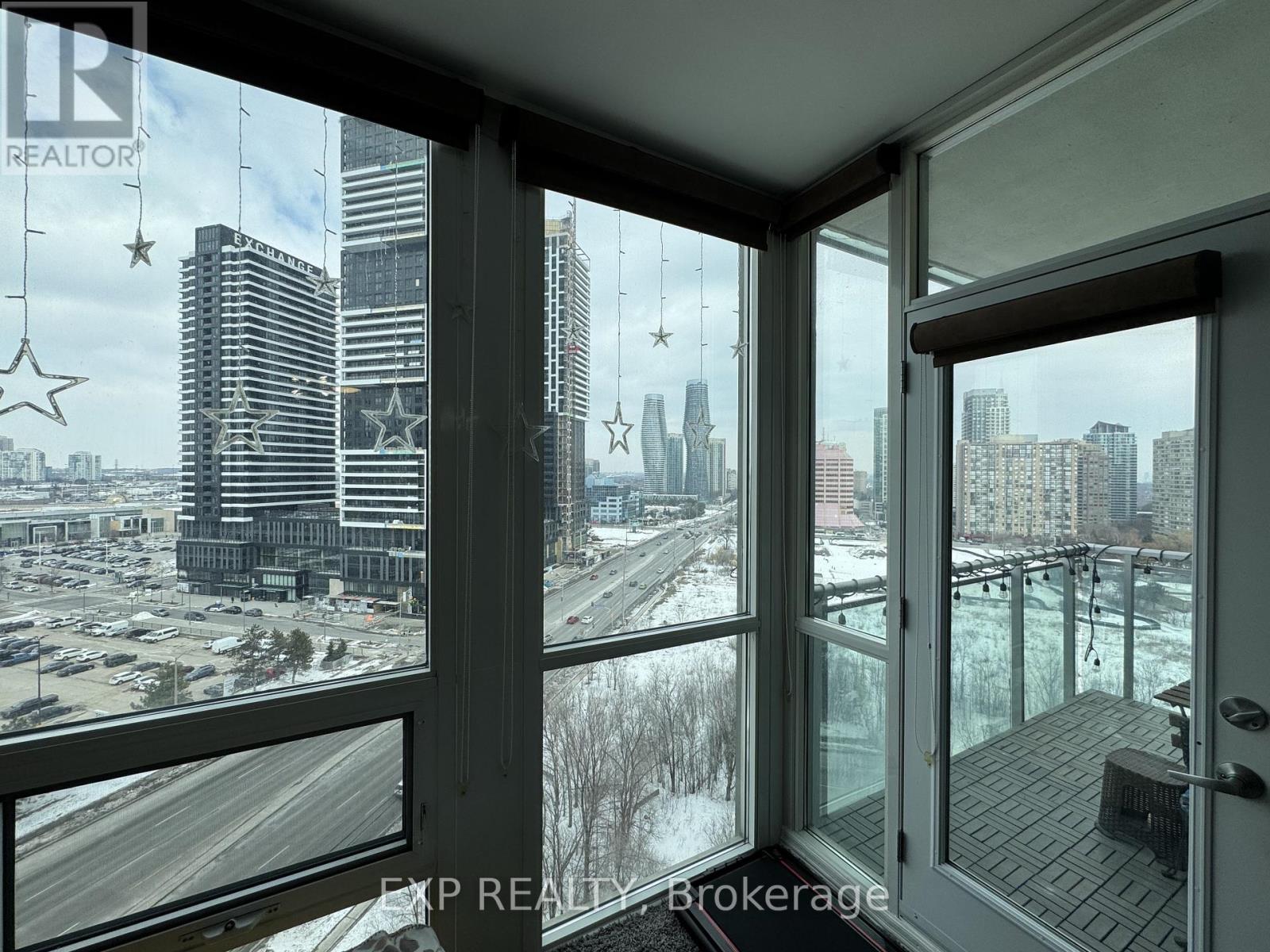 1201 - 220 Burnhamthorpe Road W, Mississauga, Ontario  L5B 4N4 - Photo 10 - W12845410