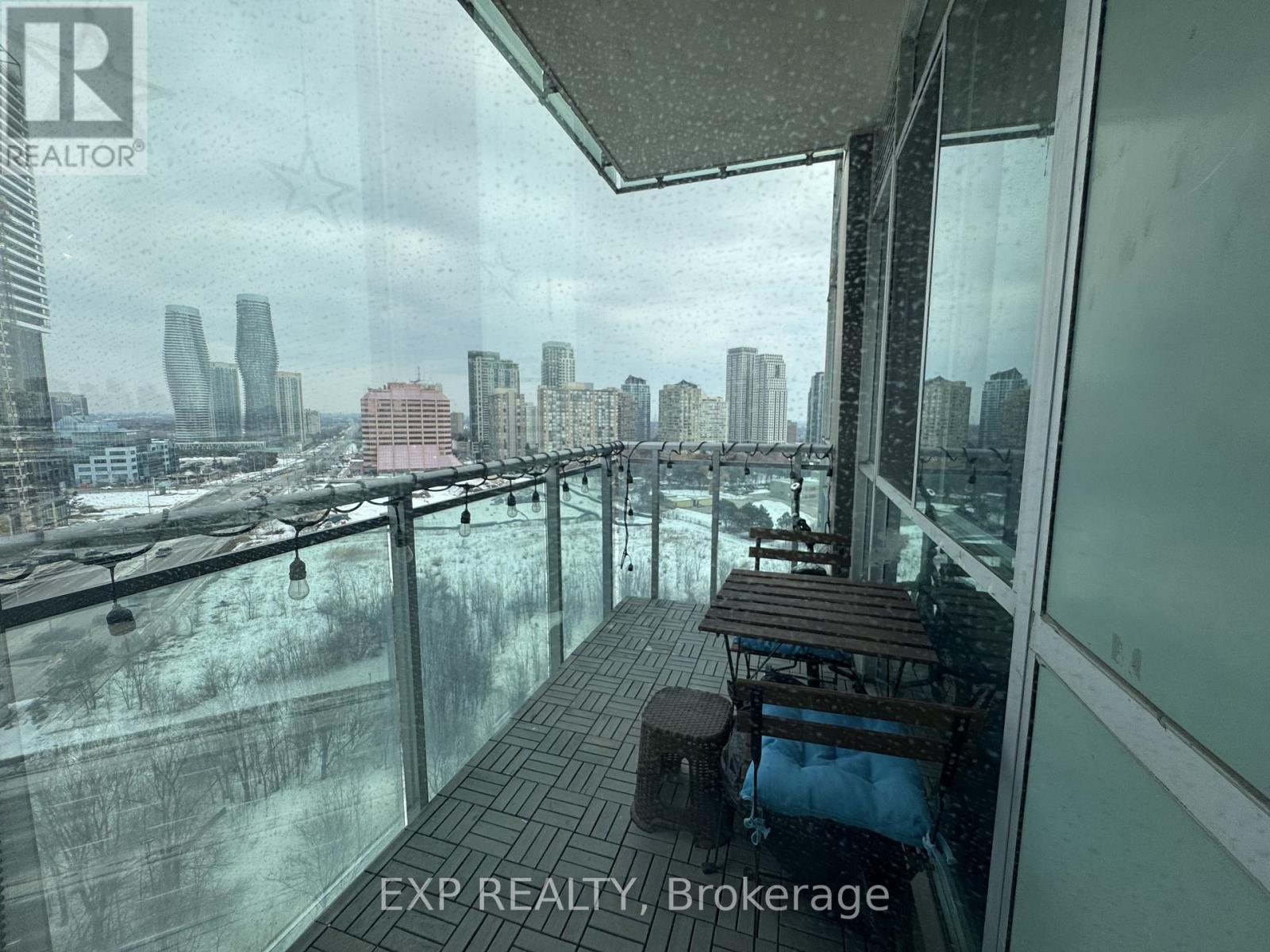 1201 - 220 Burnhamthorpe Road W, Mississauga, Ontario  L5B 4N4 - Photo 11 - W12845410