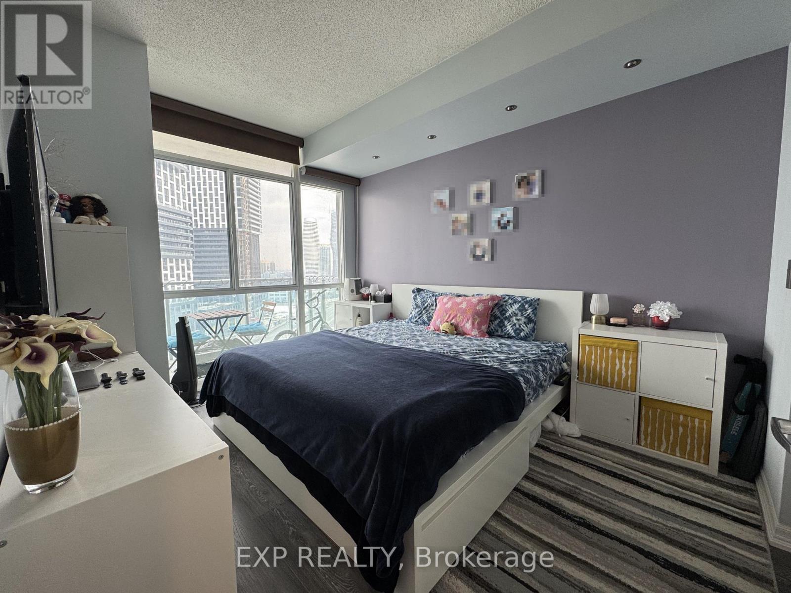 1201 - 220 Burnhamthorpe Road W, Mississauga, Ontario  L5B 4N4 - Photo 13 - W12845410