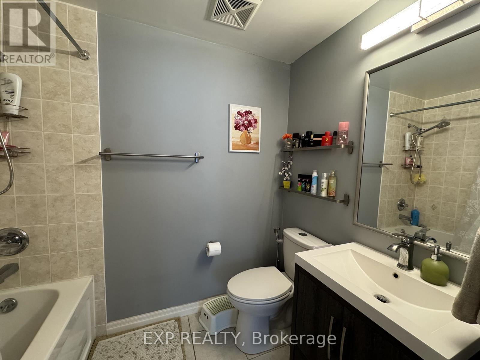 1201 - 220 Burnhamthorpe Road W, Mississauga, Ontario  L5B 4N4 - Photo 15 - W12845410