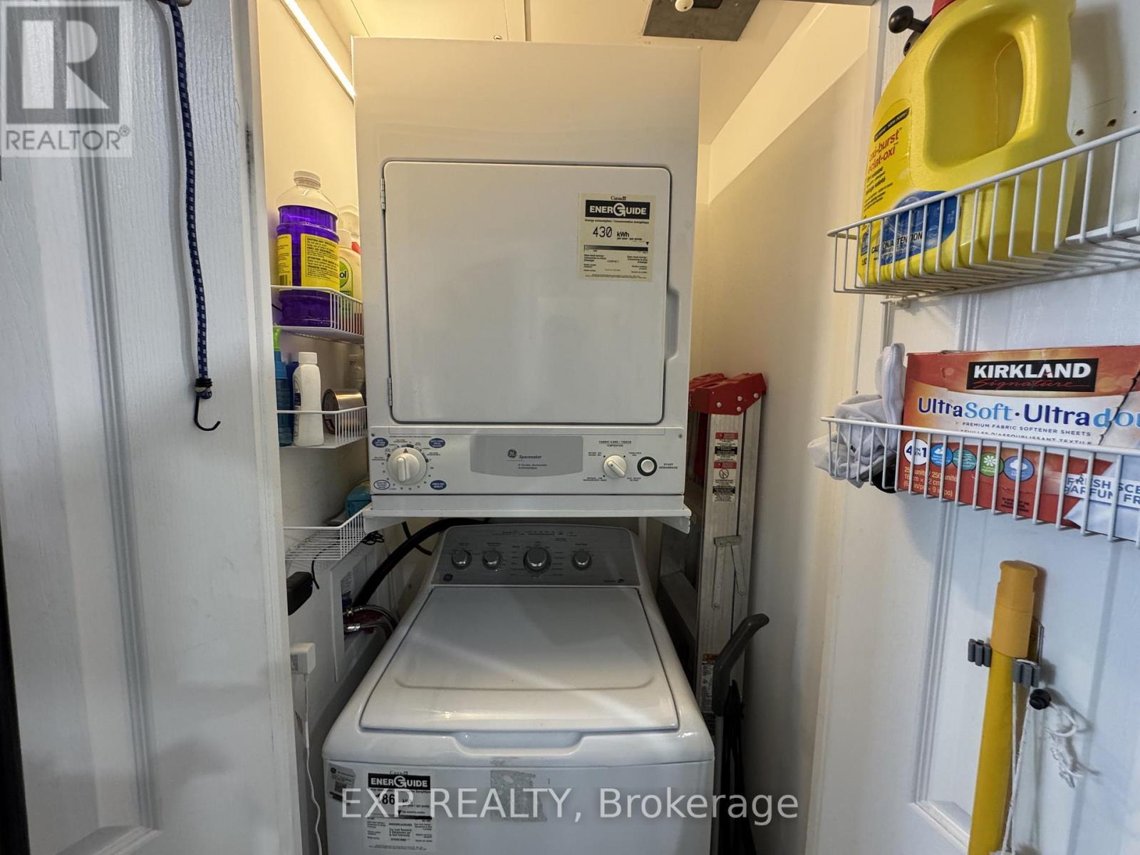 1201 - 220 Burnhamthorpe Road W, Mississauga, Ontario  L5B 4N4 - Photo 16 - W12845410