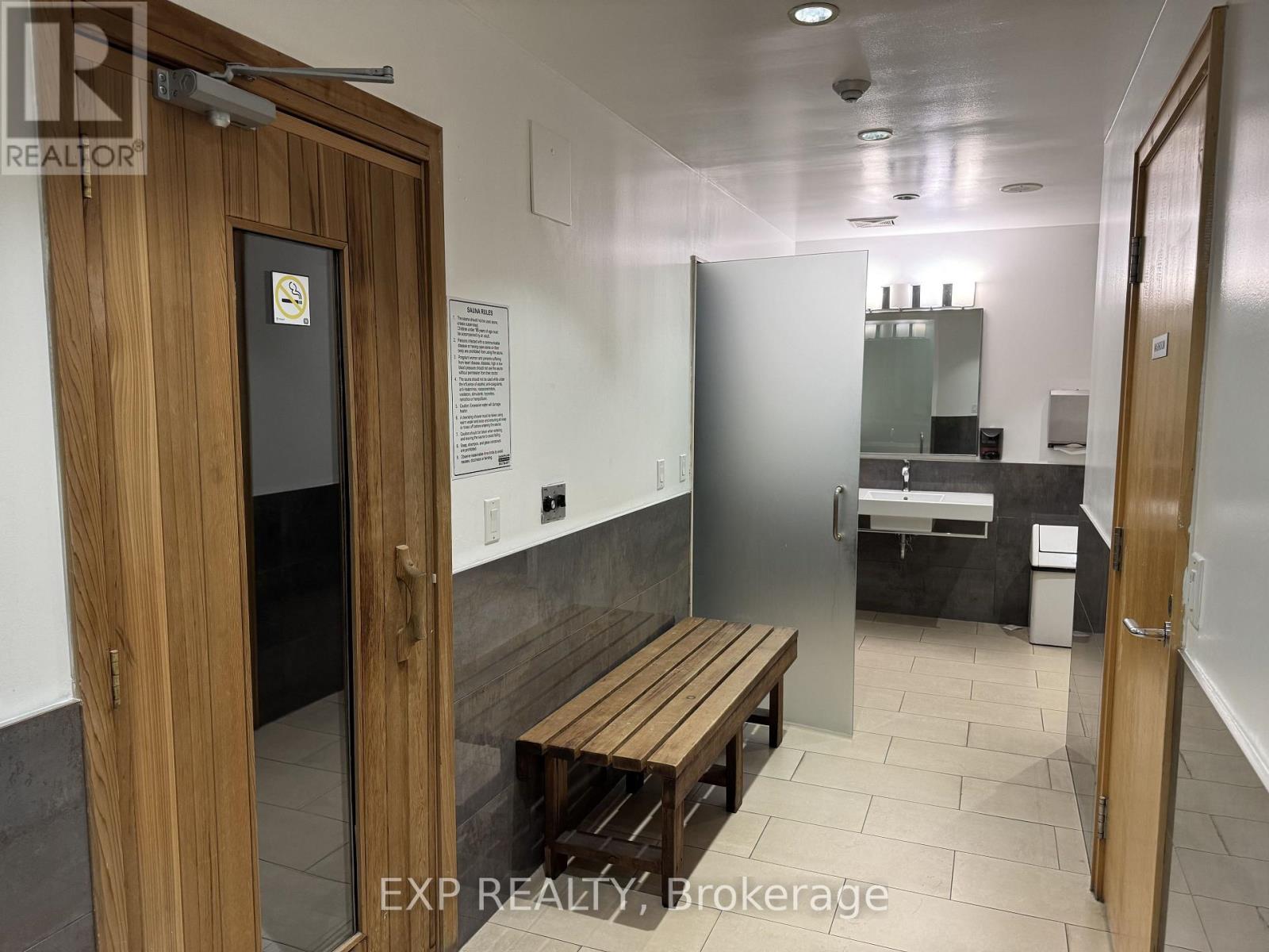 1201 - 220 Burnhamthorpe Road W, Mississauga, Ontario  L5B 4N4 - Photo 21 - W12845410