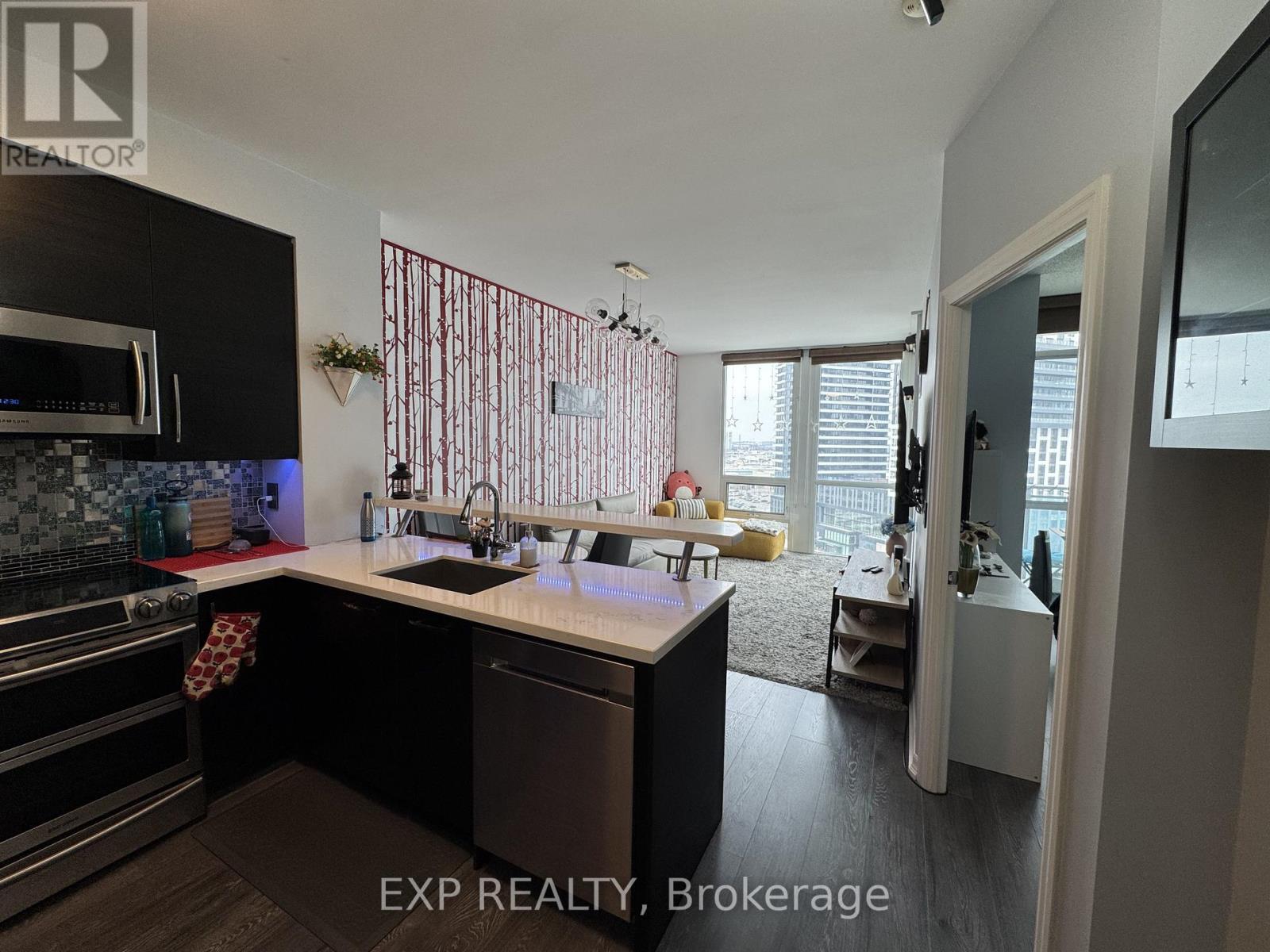 1201 - 220 Burnhamthorpe Road W, Mississauga, Ontario  L5B 4N4 - Photo 8 - W12845410