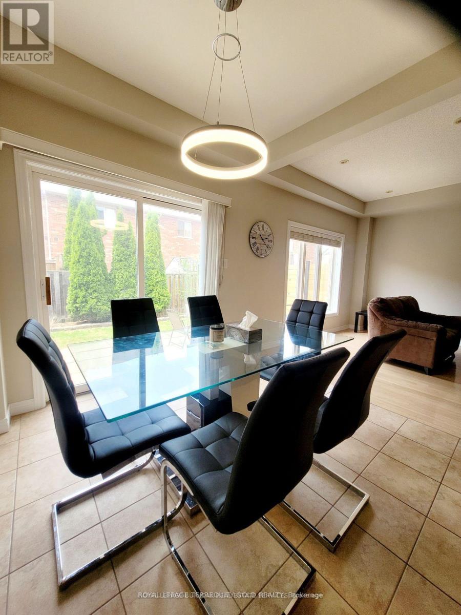 5231 Autumn Harvest Way, Burlington, Ontario  L7L 7J5 - Photo 11 - W12845412