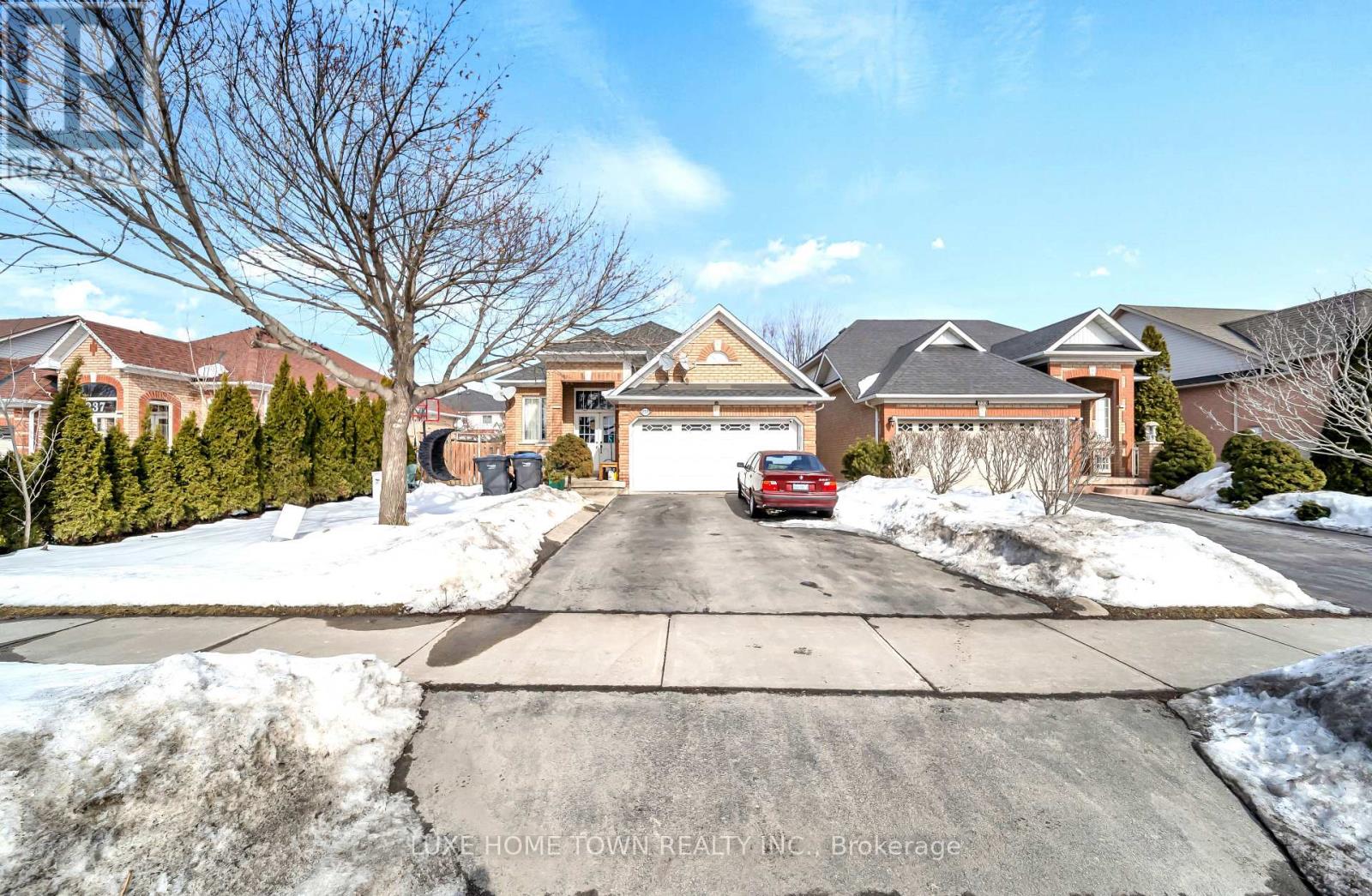 235 Van Kirk Drive, Brampton, Ontario  L7A 1M2 - Photo 5 - W12845438