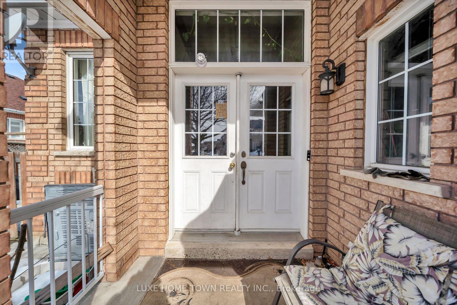 235 Van Kirk Drive, Brampton, Ontario  L7A 1M2 - Photo 6 - W12845438