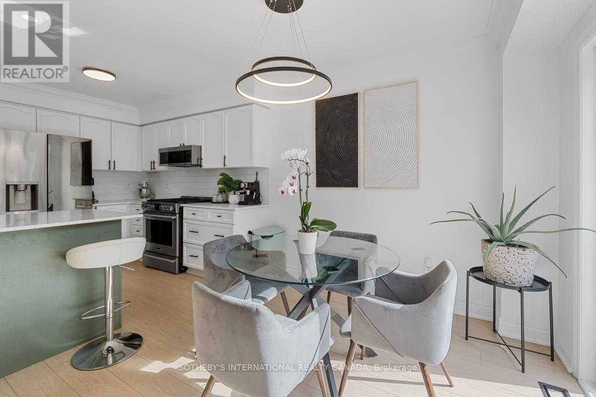 2182 Meadowglen Drive, Oakville, Ontario  L6M 4C9 - Photo 12 - W12845456