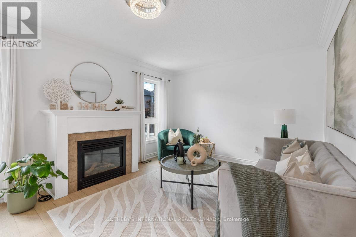 2182 Meadowglen Drive, Oakville, Ontario  L6M 4C9 - Photo 13 - W12845456