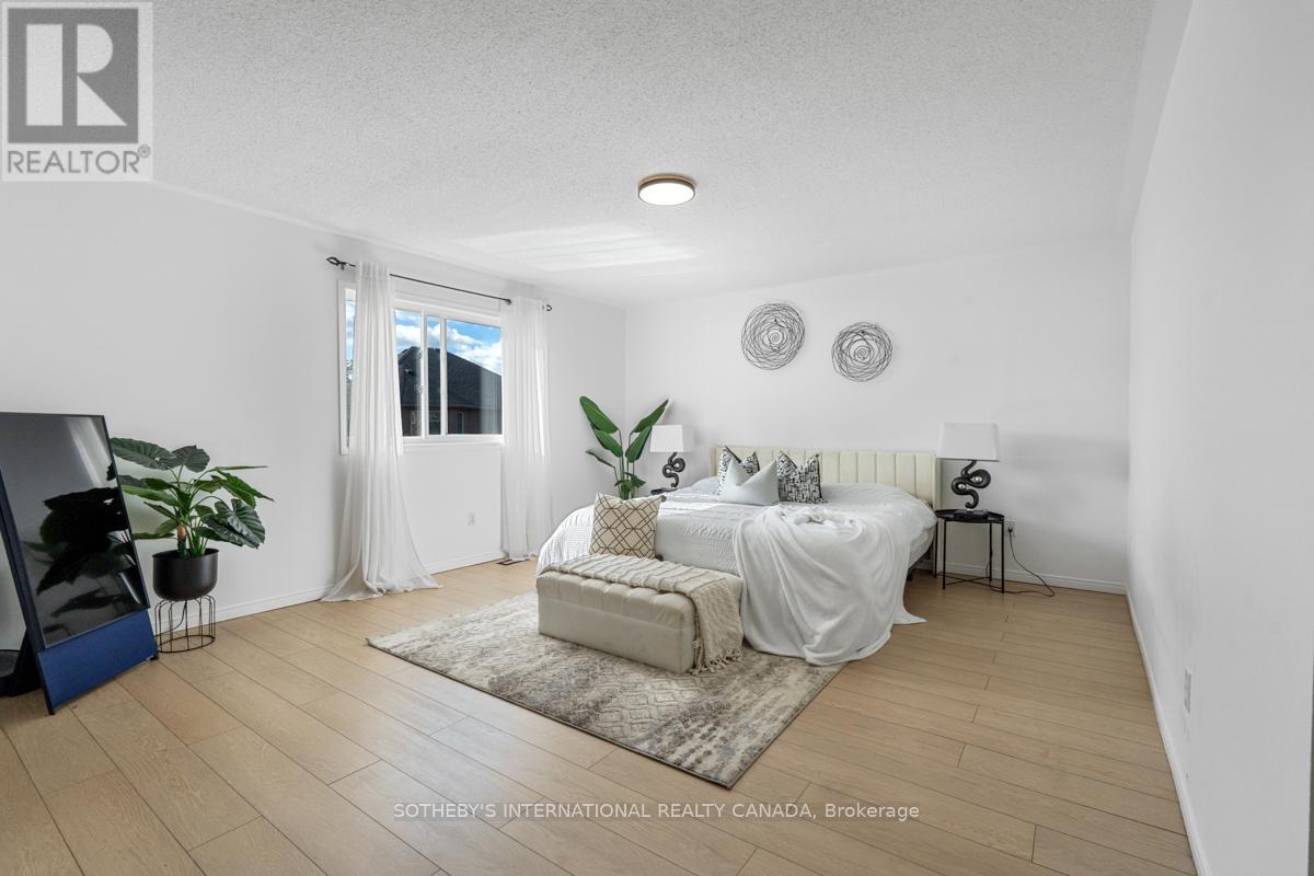 2182 Meadowglen Drive, Oakville, Ontario  L6M 4C9 - Photo 16 - W12845456