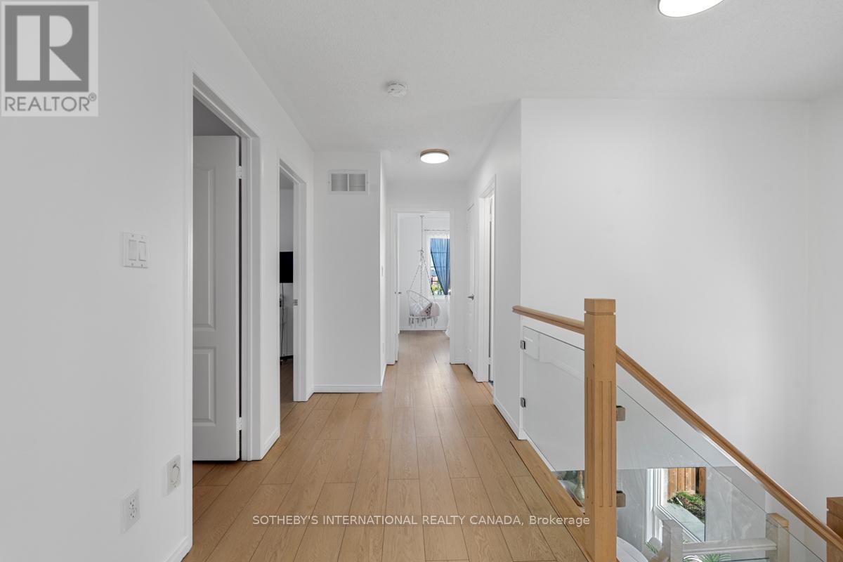 2182 Meadowglen Drive, Oakville, Ontario  L6M 4C9 - Photo 20 - W12845456