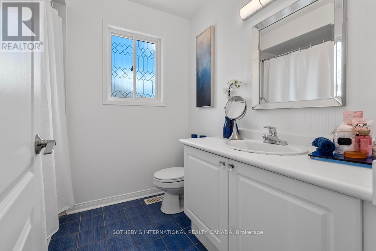 2182 Meadowglen Drive, Oakville, Ontario  L6M 4C9 - Photo 21 - W12845456