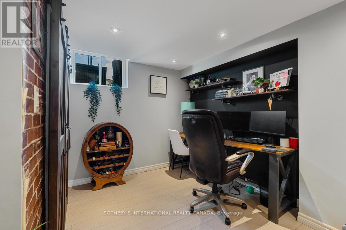 2182 Meadowglen Drive, Oakville, Ontario  L6M 4C9 - Photo 22 - W12845456