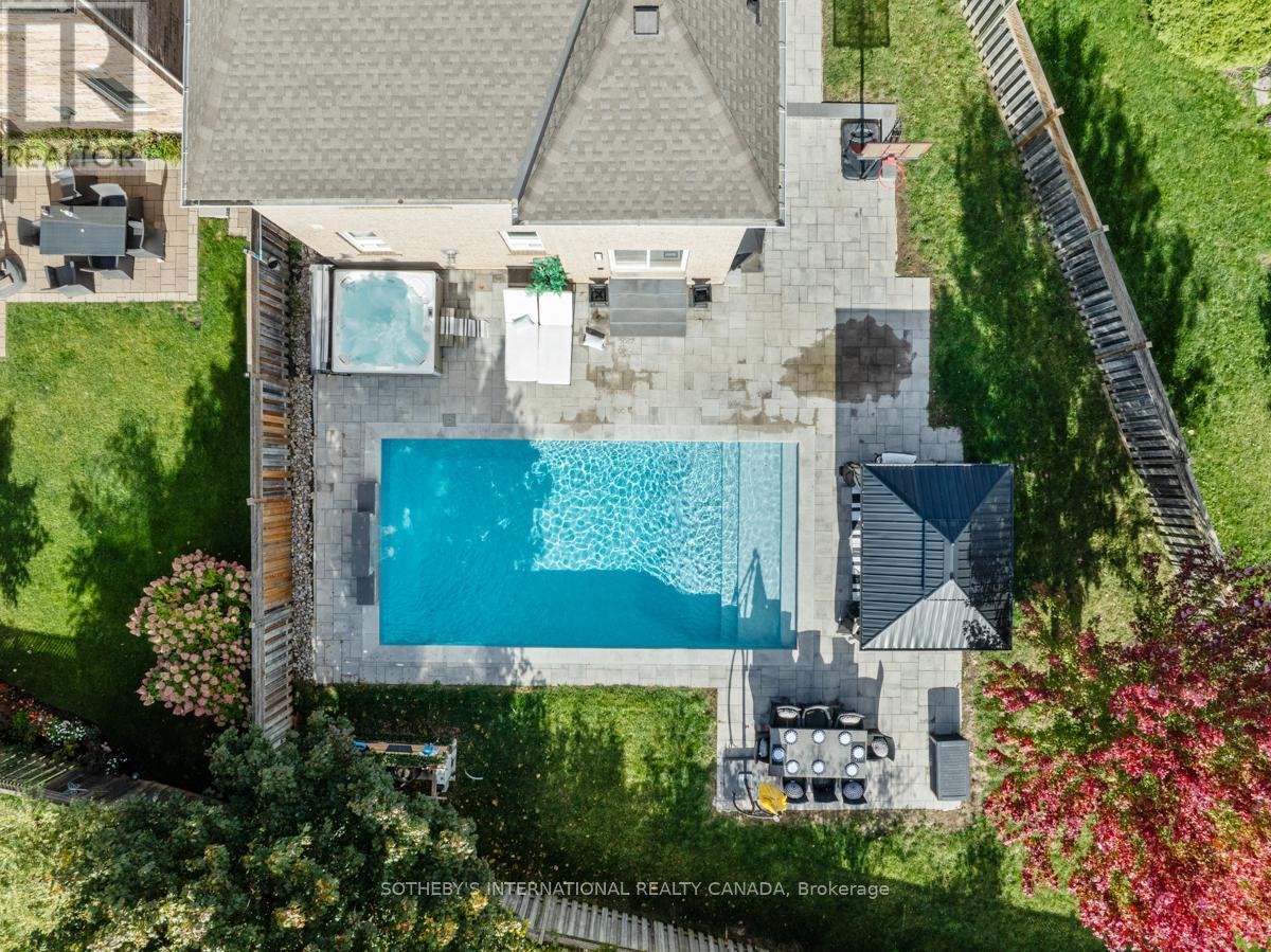 2182 Meadowglen Drive, Oakville, Ontario  L6M 4C9 - Photo 32 - W12845456