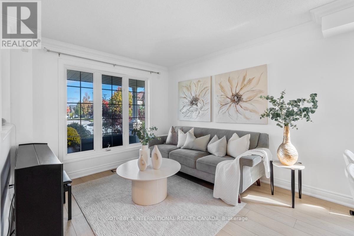 2182 Meadowglen Drive, Oakville, Ontario  L6M 4C9 - Photo 4 - W12845456