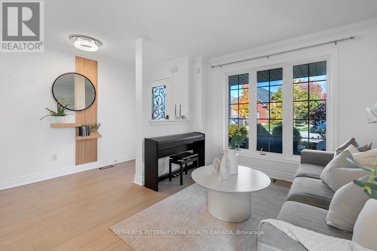 2182 Meadowglen Drive, Oakville, Ontario  L6M 4C9 - Photo 5 - W12845456