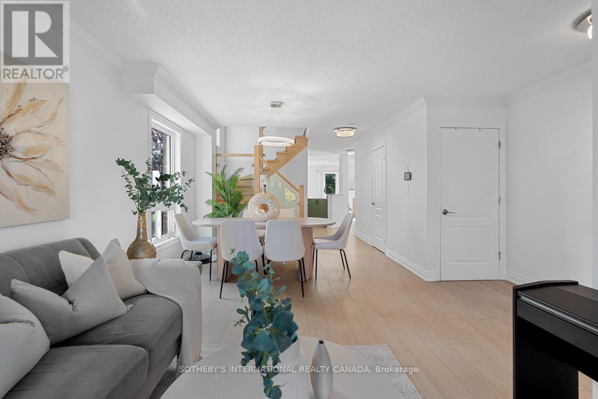 2182 Meadowglen Drive, Oakville, Ontario  L6M 4C9 - Photo 6 - W12845456